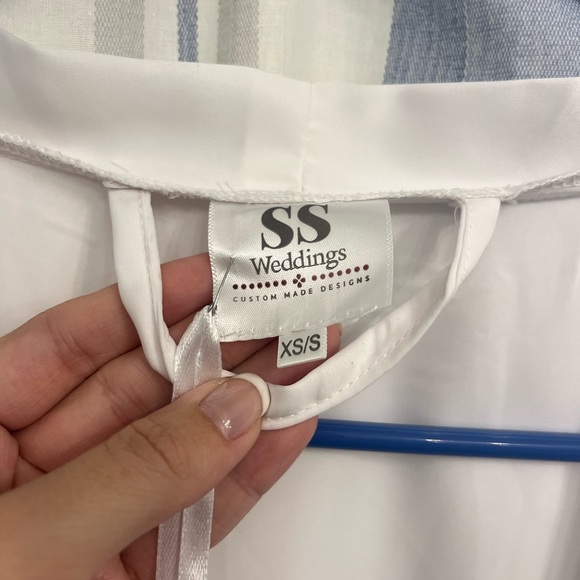 White Silk Robe - Picture 4 of 4